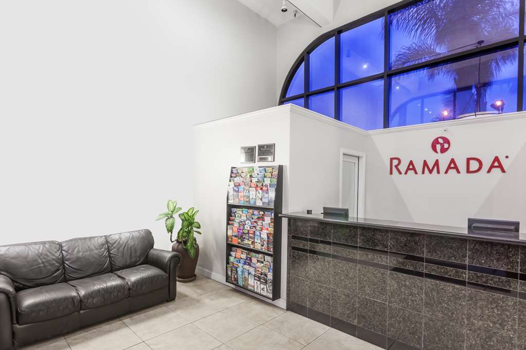 Hotel Ramada By Wyndham Oceanside Interior foto