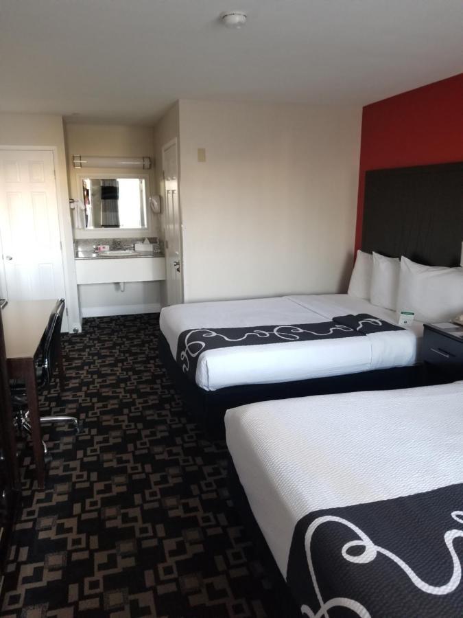 Hotel Ramada By Wyndham Oceanside Exterior foto
